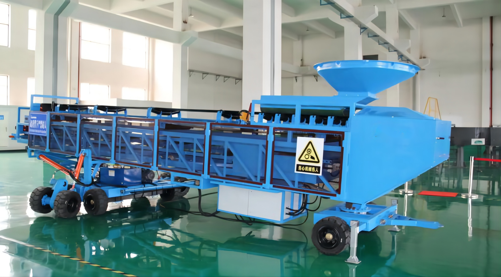 Stacking Conveyor Wheeled Mobile Stacker with High Loading Capacity Max.17000TPH