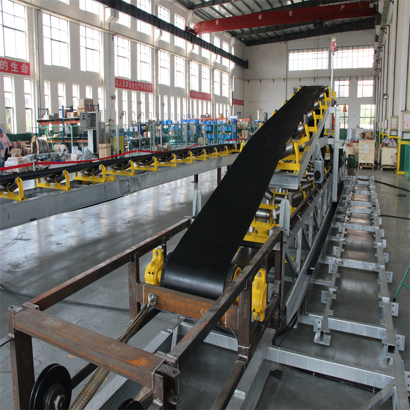 Telescopic Radial Stacker Conveyor High Stockpiling Material Capacity 
